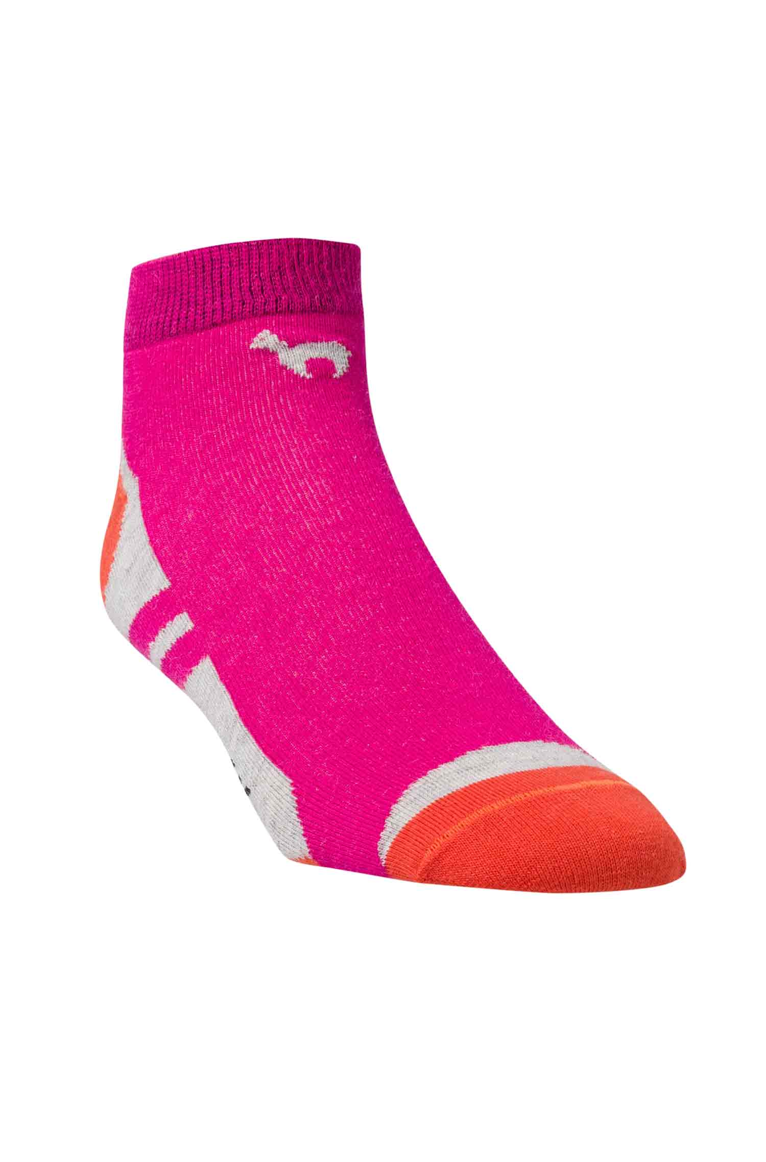 Ein leuchtend rosafarbener Knöchelsocken mit orangefarbenen Zehen, weißen Akzenten und einem kleinen weißen Lama-Motiv an der Seite.
