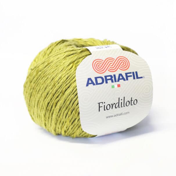 Garnknäuel in Hellgrün mit Etikett "Adriafil Fiordiloto".
