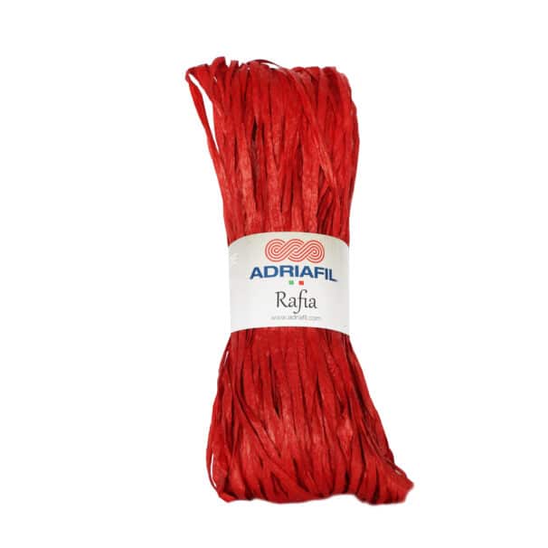 Ein rotes Bündel Adriafil-Raffia mit einem weißen Etikett, das den Markennamen zeigt.
