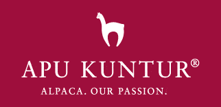 Weißes Alpaka-Symbol über dem Text "APU KUNTUR® Alpaca. Our Passion." auf rotem Hintergrund.